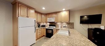 One Bedrooms At Snowbird Condos Slopeside - Free Wifi & Assigned Parking!