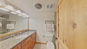 Condo, 1 Bedroom | Bathroom | Towels