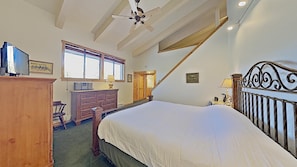 Condo, 1 Bedroom - Cozy One Bedroom Condo with Loft - Just Steps to Mammoth Mountain! Free WiFi and Parking! by RedAwning (Mammoth Lakes)