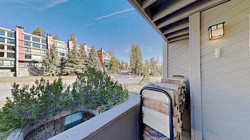 Slopeside Deluxe 2 Bedroom Condo with Free Parking, Spa, Free Gondola (Sierra Megeve 25) by RedAwning
