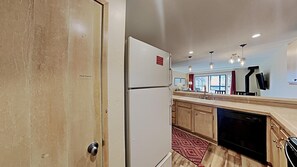Διαμέρισμα (Condo), 2 Υπνοδωμάτια | Ιδιωτική κουζίνα | Ψυγείο, φούρνος, βραστήρας για καφέ/τσάι, φρυγανιέρα