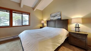 Condo, 4 Bedrooms - Beautiful Mountainside 4 BR Plus Loft/4 Bath Home in Mammoth! by RedAwning (Mammoth Lakes)