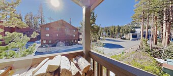 Spacious Snowbird Condo Unit Slopeside In Quiet Canyon Neighborhood