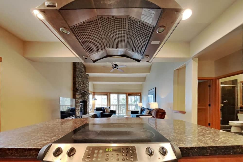 Beautiful Mountainside 4 BR Plus Loft/4 Bath Home in Mammoth! by RedAwning - Thousand Island Lake, CA