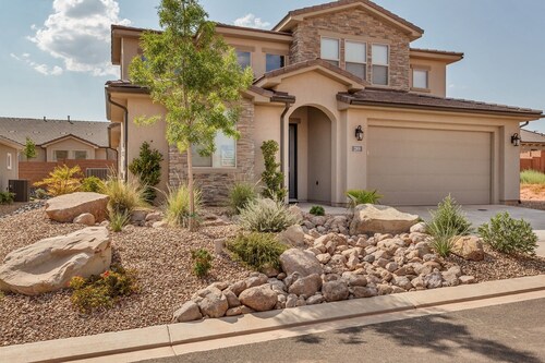 Be Our Guest At Ladera Haven 4 Bedroom Home by RedAwning