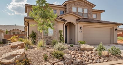 Be Our Guest At Ladera Haven 4 Bedroom Home by RedAwning