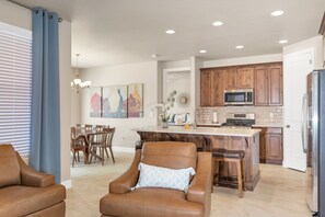 House, 4 Bedrooms | Private kitchen