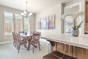 House, 4 Bedrooms | Private kitchen