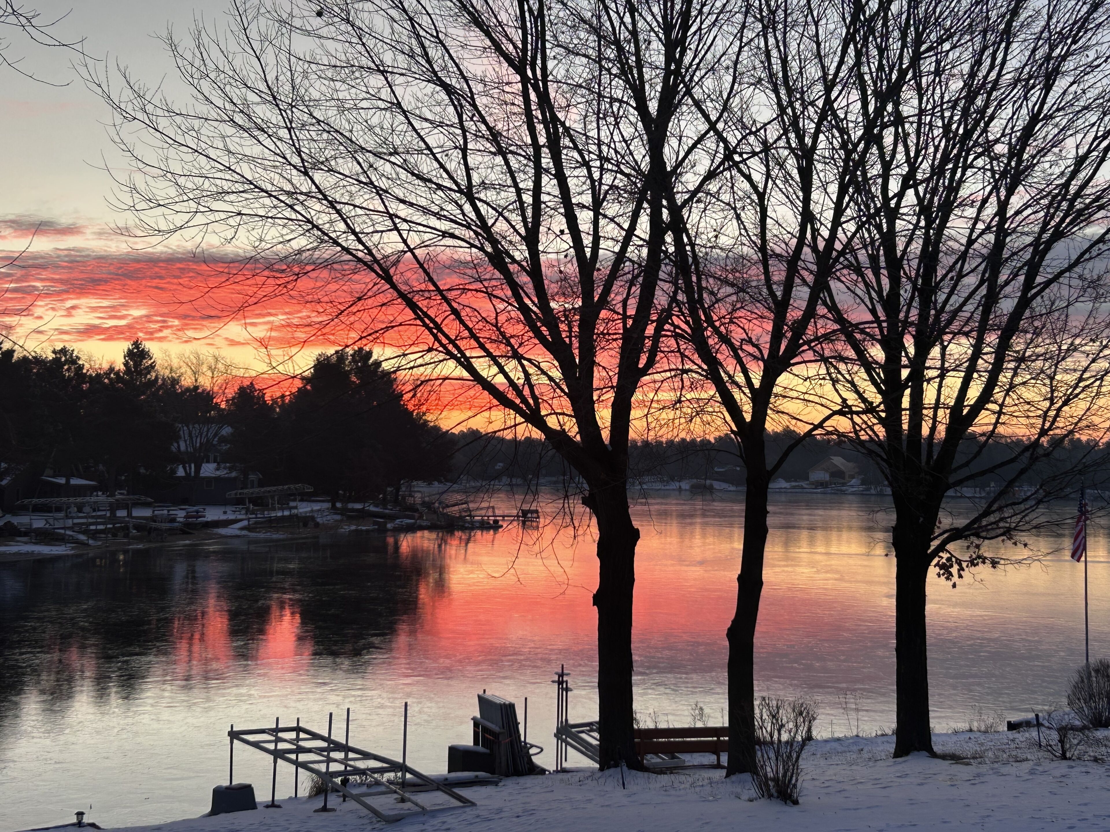 Beautiful Lake Camelot home w/ spectacular views, quiet bay on upper Camelot. 