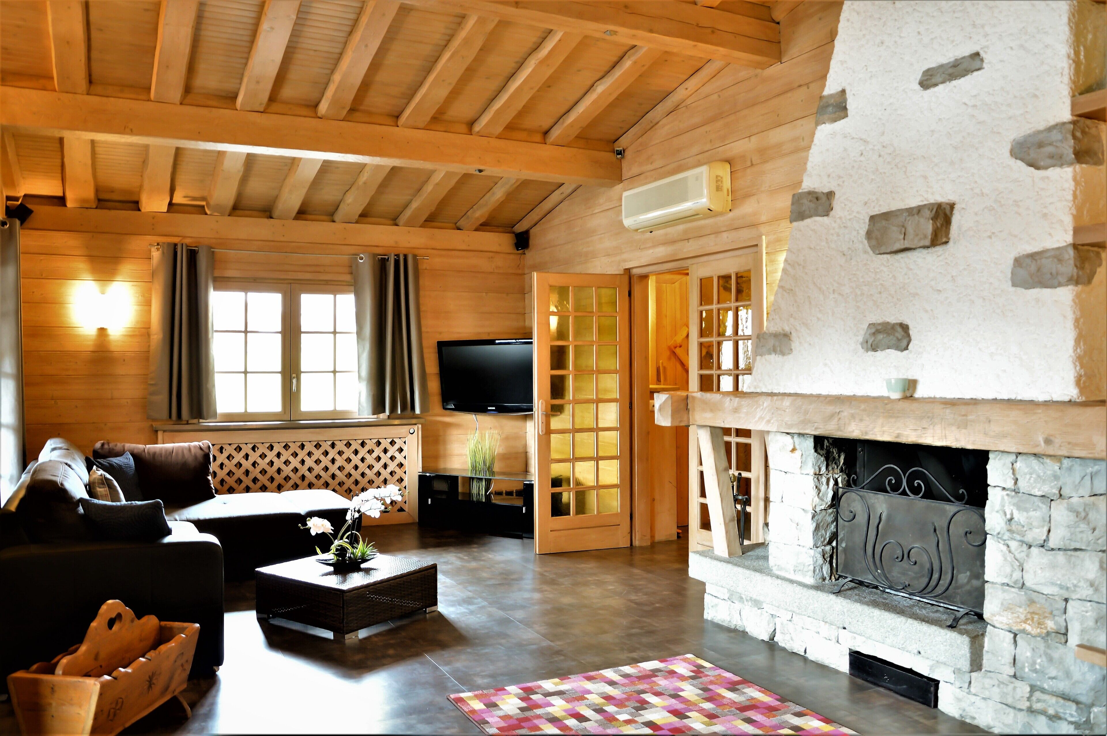 Télévision, cheminée