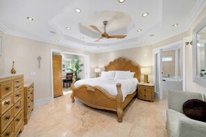 6 bedrooms, desk, iron/ironing board, travel crib