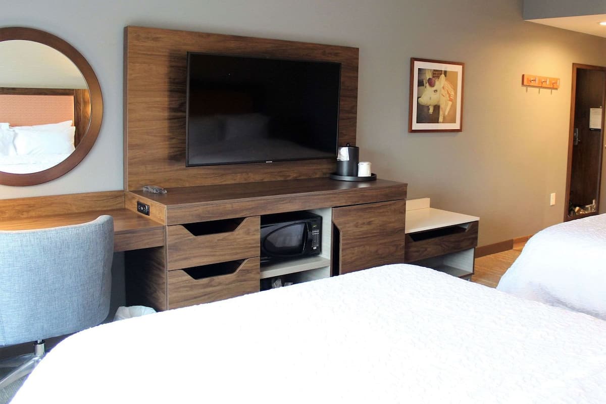 In-room safe, bed sheets