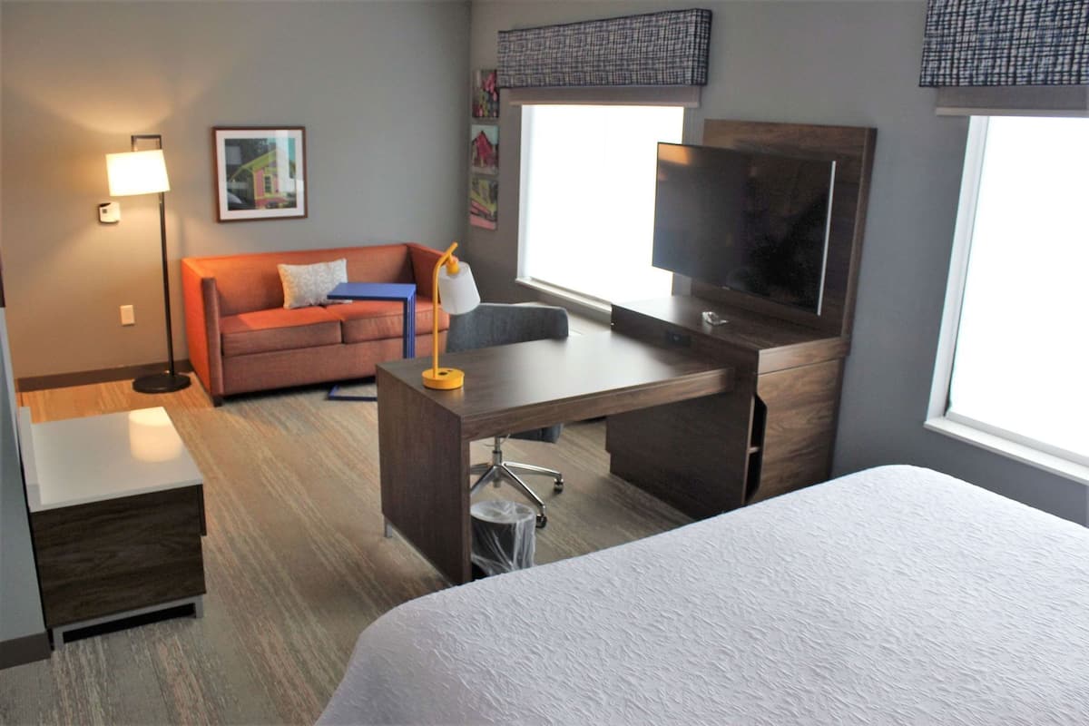 In-room safe, bed sheets
