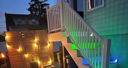 Modern Studio, Jitney to NYC train! Private Patio with NYC View! W/D