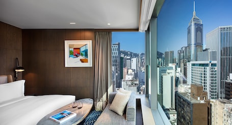 Premium Corner King Room | Premium bedding, minibar, in-room safe, soundproofing. The Hari Hong Kong