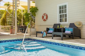 Et oppvarmet basseng