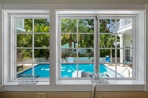 Et oppvarmet basseng