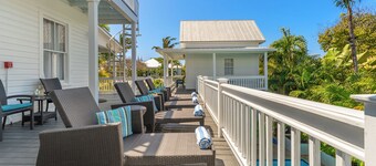 COHIBA ~ Adults Only, Poolview Queen Room in Historic Azul Mansion!