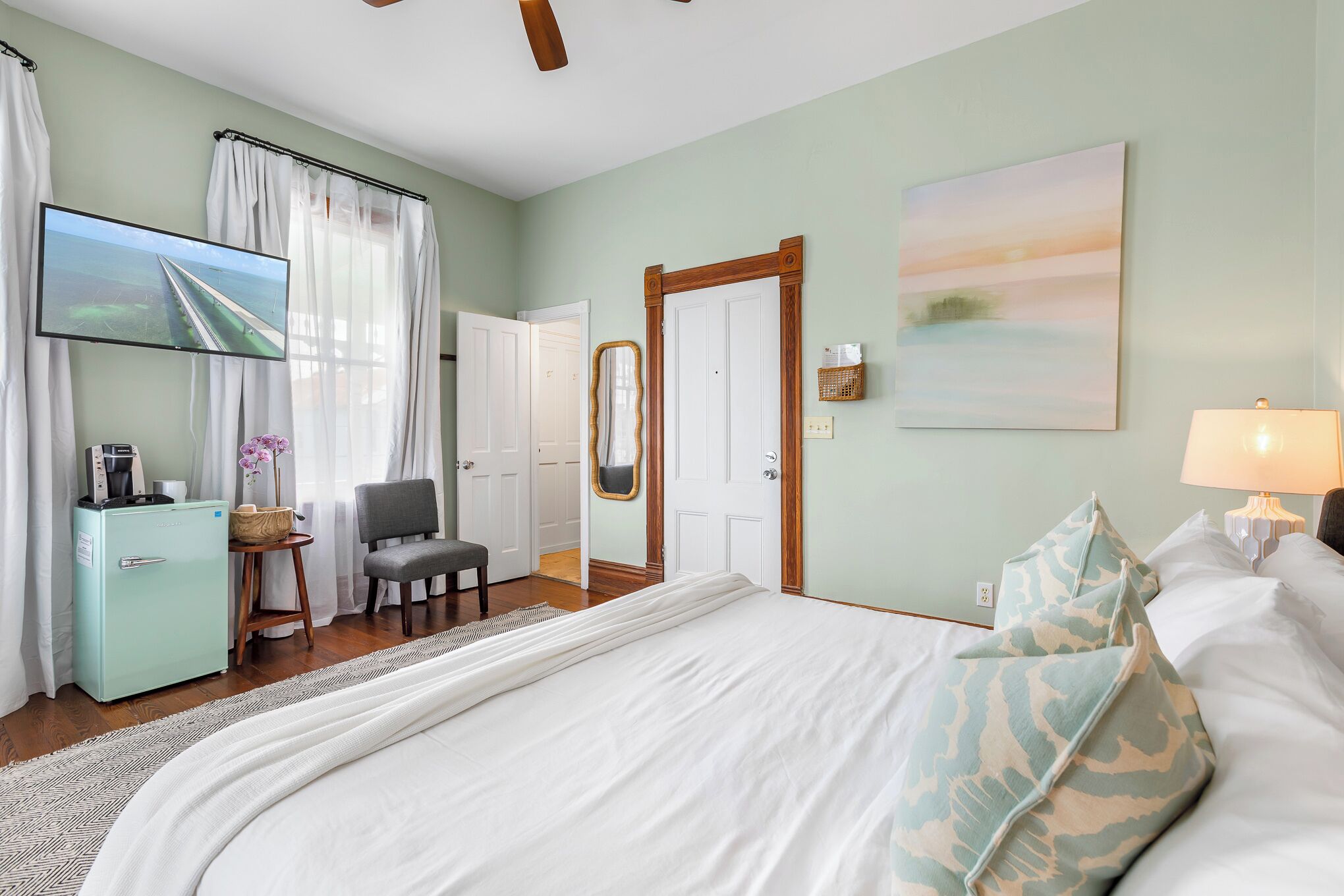 1 chambre, fer et planche à repasser, accès au Wi-Fi (inclus)