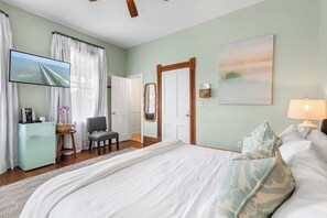 1 bedroom, iron/ironing board, free WiFi, bed sheets - CAPTIVA ~  Adults Only,  King Room with Community Pool at Azul Mansion! (Key West)