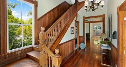 CAPTIVA ~ Adults Only, King Room with Community Pool at Azul Mansion!