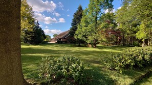 Property grounds - Thatched roof vacation apartment De Leev - Country house Lübbertsfehn in the middle of East Frisia (Ihlow)