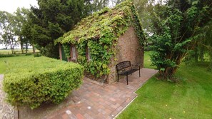 Property grounds - Thatched roof vacation apartment De Leev - Country house Lübbertsfehn in the middle of East Frisia (Ihlow)