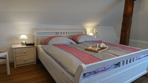 1 habitación, tabla de planchar con plancha, wifi gratis y ropa de cama 