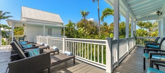 ARIA~Adult Only, Treetop King Suite w/ Balcony & Shared Pool at Azul Mansion!