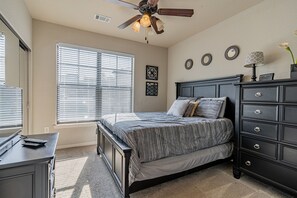 Condo, Multiple Beds, Patio, Garden View (Bella Piazza Condo) | 3 bedrooms, individually decorated, individually furnished, free WiFi - Beautiful Bella Piazza Condo (Davenport)