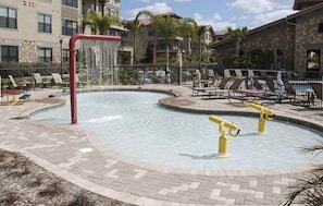 Outdoor pool - Beautiful Bella Piazza Condo (Davenport)