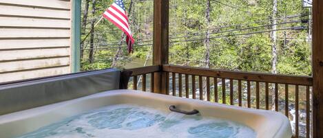 Outdoor spa tub