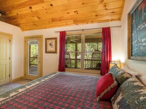 2 bedrooms, iron/ironing board, internet, bed sheets - Rivers Rest – Beautiful Riverfront Townhome in Downtown Helen (Helen)