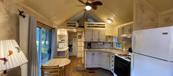 Bluebelle Tiny House in the 'Hundred Acre Woods'!
