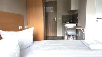 Traditioneel appartement, 3 eenpersoonsbedden | 1 slaapkamer, luxe beddengoed, een bureau, een laptopwerkplek