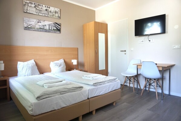 Traditional Apartment, 3 Single Beds