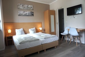 Traditional Apartment, 3 Single Beds