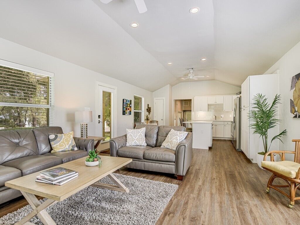 Téléviseur connecté, livres, écran d’ordinateur