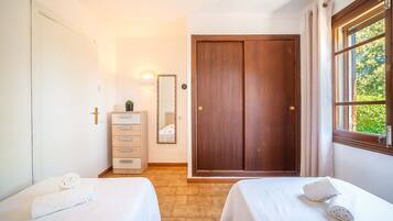 3 slaapkamers, een kluis op de kamer, een strijkplank/strijkijzer