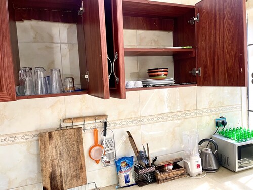 Cozy Apartment in Central KLA. **Unlimited Wifi, Netflix. Entire Apartment.