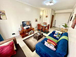 Smart-TV, Videospiele, DVD-Player, Bücher