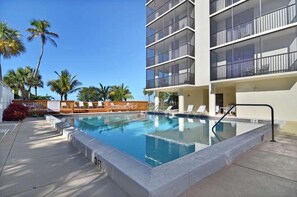 Pool - Bayshores - William Raveis Rentals (Naples)