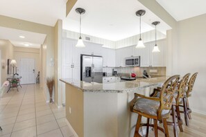 冷蔵庫、電子レンジ、オーブン、食器洗い機