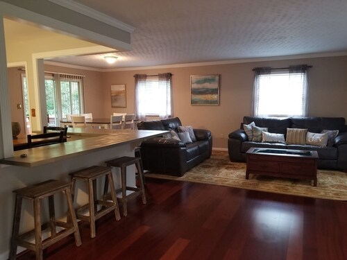 West Knoxville near I-40/Easy access to all Knoxville/Pet friendly/15 min to UT