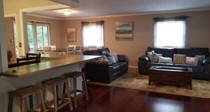 West Knoxville near I-40/Easy access to all Knoxville/Pet friendly/15 min to UT