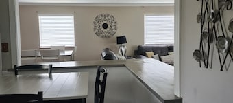 West Knoxville near I-40/Easy access to all Knoxville/Pet friendly/15 min to UT