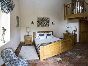 3 habitaciones, tabla de planchar con plancha, cuna de viaje y wifi 