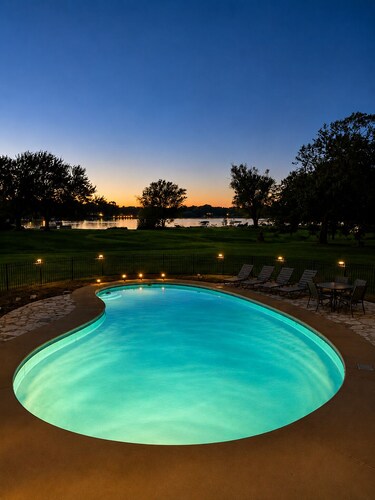 Newly Remodeled in Pistakee Bay on the Chain O' Lakes