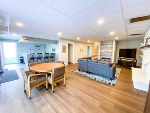 Interior - Newly Remodeled in Pistakee Bay on the Chain O' Lakes (Johnsburg)