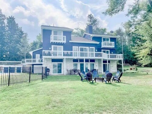 Newly Remodeled in Pistakee Bay on the Chain O' Lakes